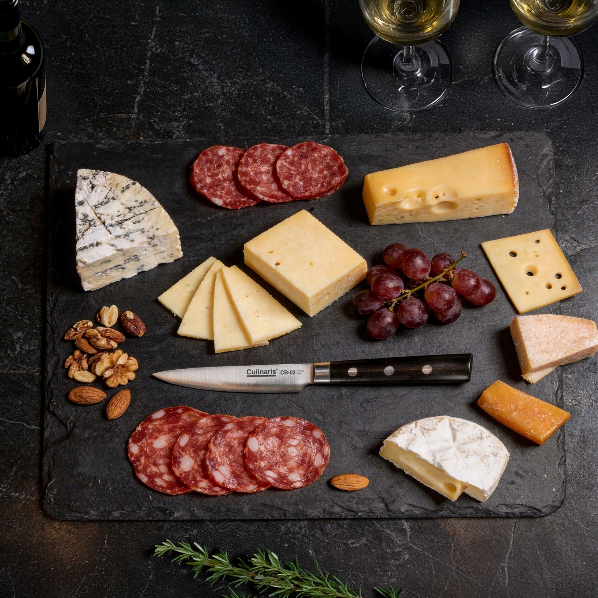 Culinaris Allzweckmesser Black Serie auf Käseplatte