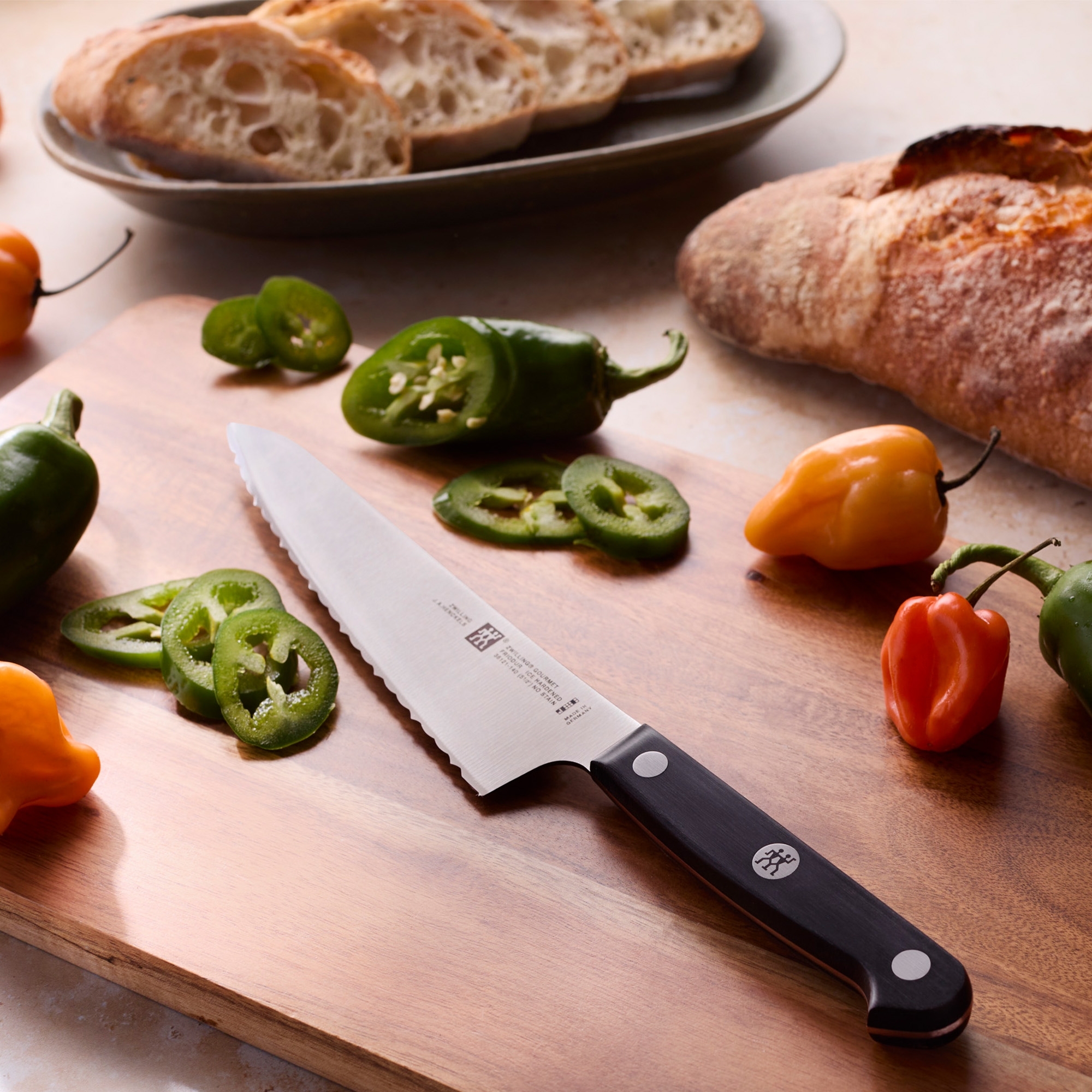 ZWILLING - Compact chef's knife with serrated edge | Gourmet | 14 cm
