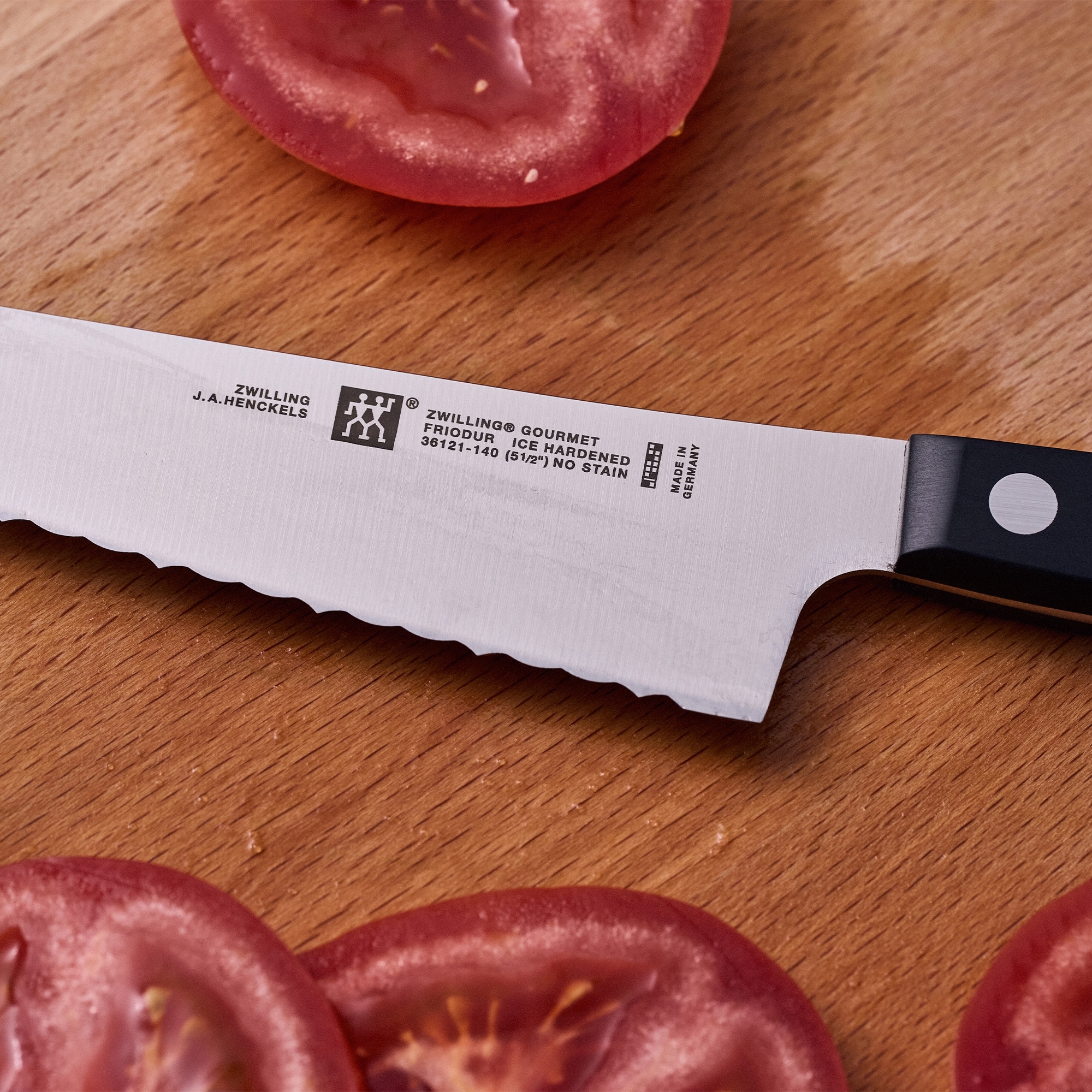 ZWILLING - Compact chef's knife with serrated edge | Gourmet | 14 cm