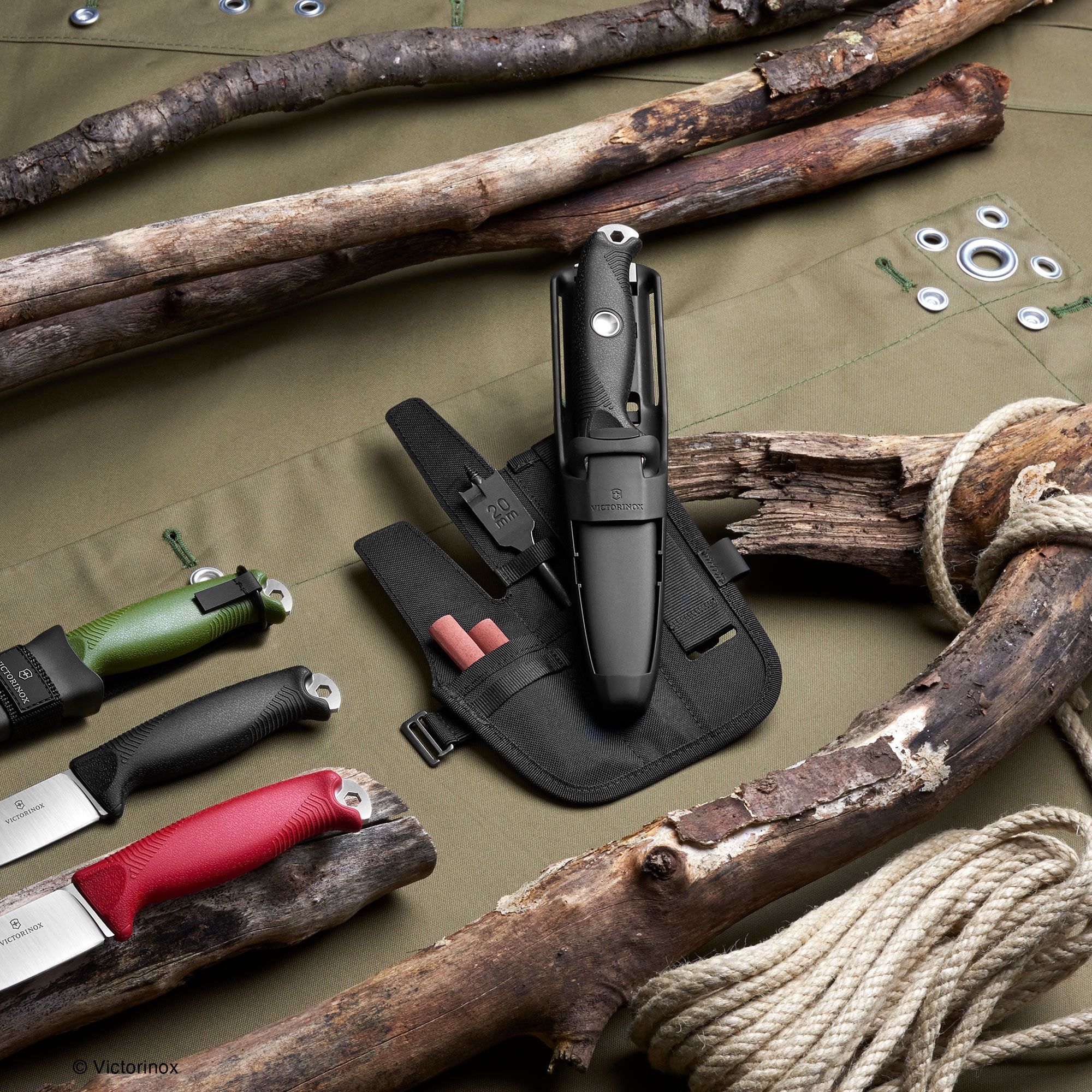 Victorinox - outdoor knife VENTURE PRO, black